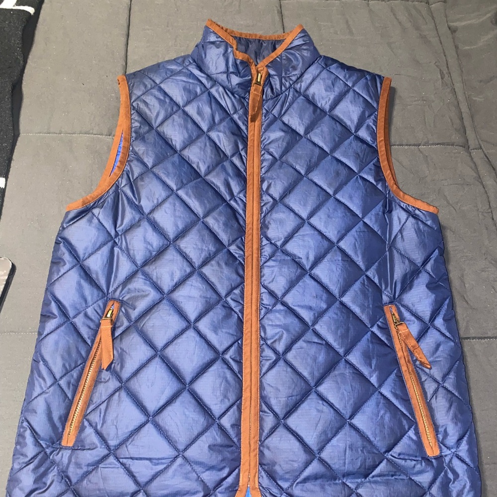 Vineyard vines vest size: small